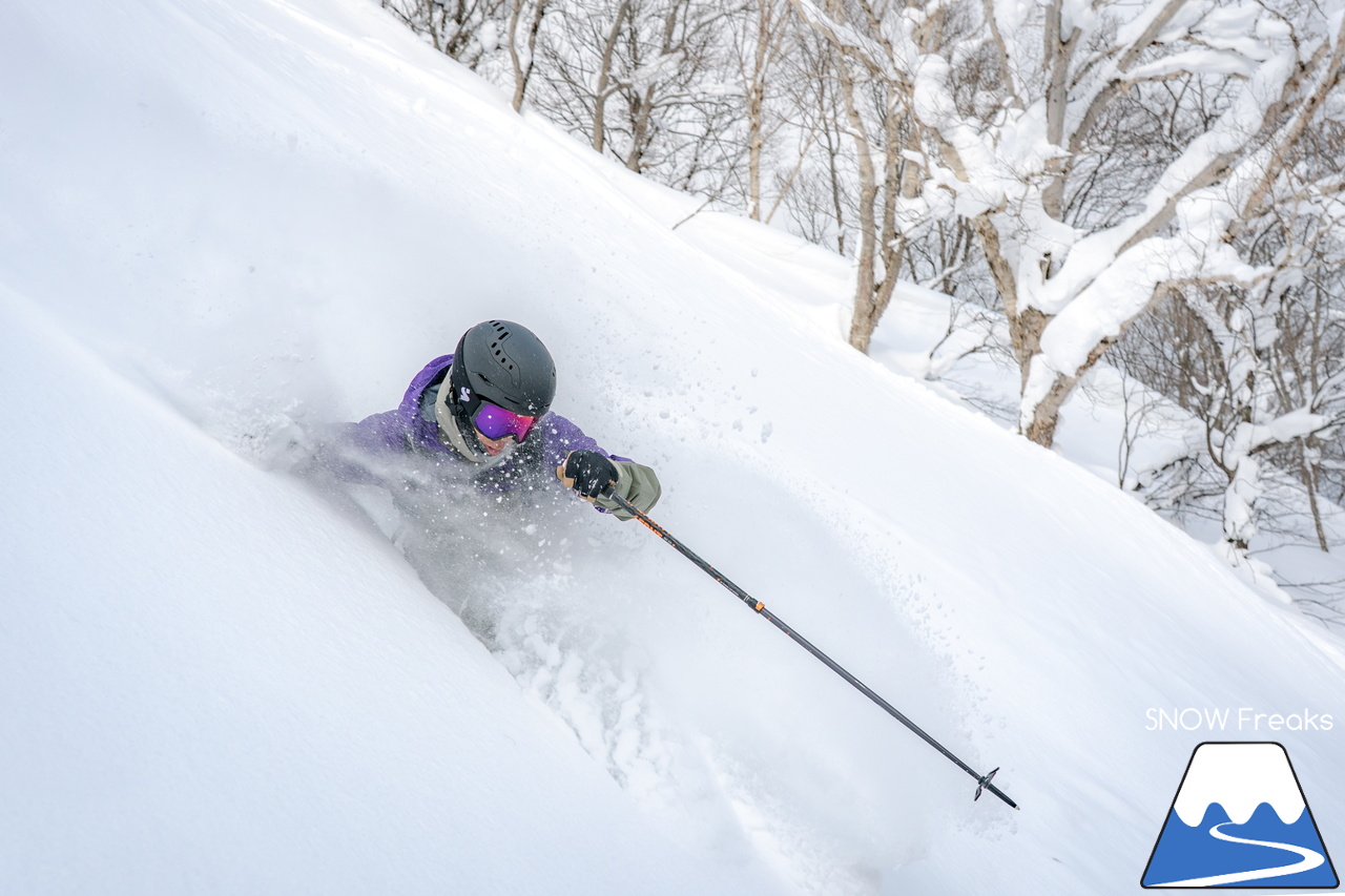 サッポロテイネ｜プロスキーヤー・中西太洋さんが、今季 SNOW Freaks 初登場。コンディション良好なゲレンデ＆パウダーを滑る、そして、撮る！